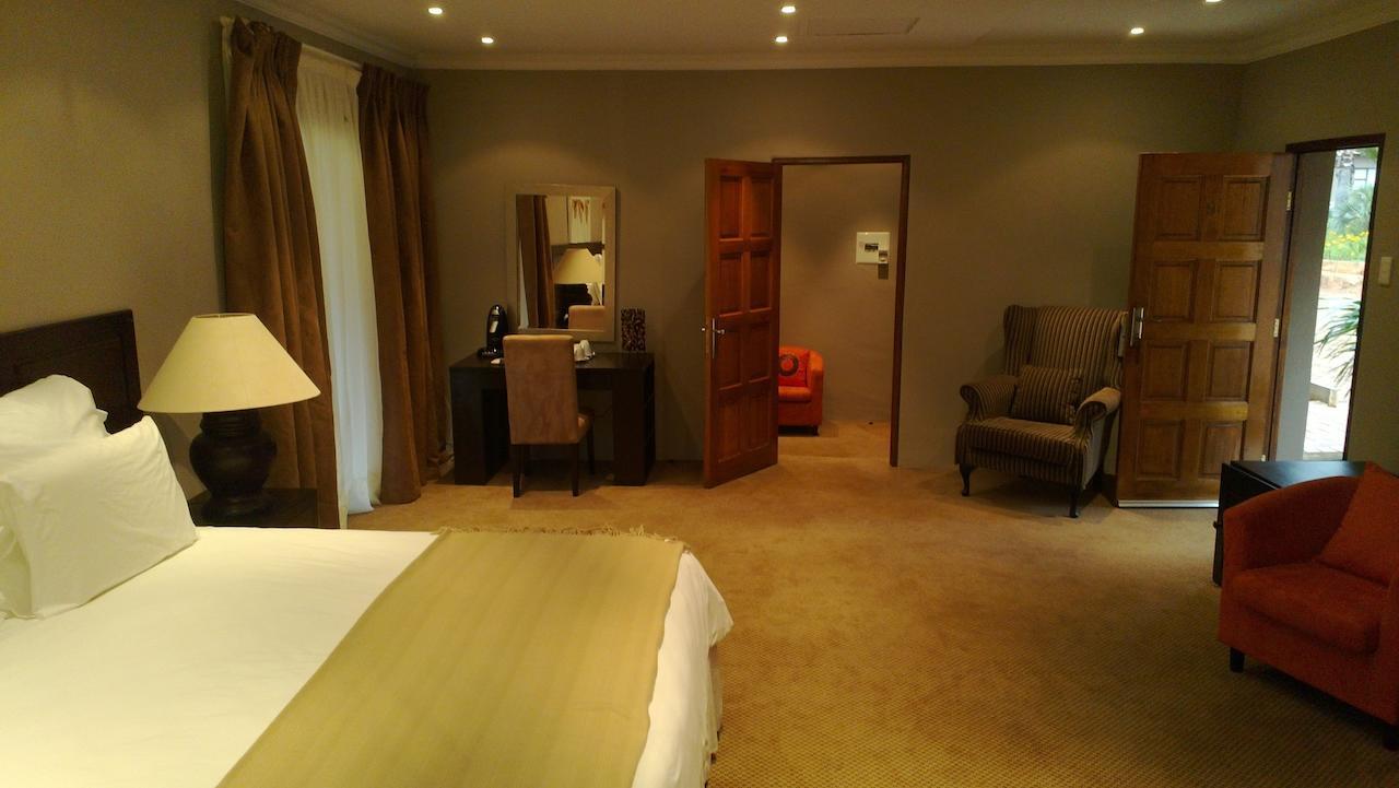 Woodridge Palms Boutique Hotel Swartruggens ภายนอก รูปภาพ